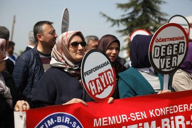 Öğretmenler Performans Değerlendirme Sistemini Protesto Etti