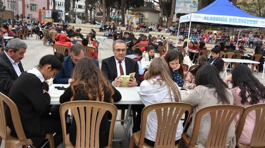 Başkan Kara&ccedil;oban, &Ouml;ğrencilerle Beraber Kitap Okudu