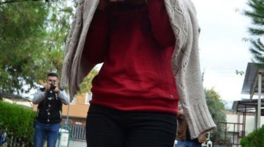 Kızgın Yağ D&ouml;kt&uuml;, Başına Satırla Vurdu, 15 Yerinden Bı&ccedil;akladı