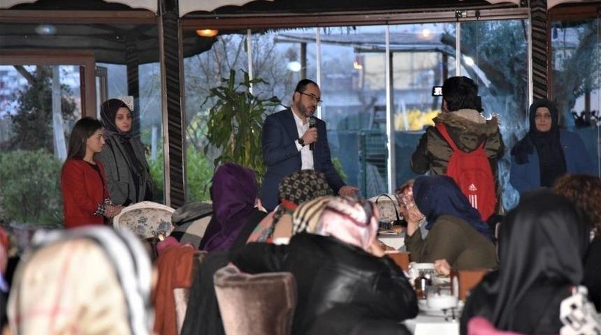 Başkan Ayaz, Ak Kadınlarla Bir Araya Geldi