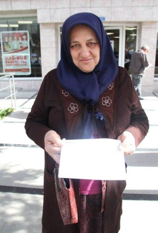 Yufka Ekmek Satarak Kazandığı 15 Bin 805 Lirayı Mehmetçik Vakfı’na Bağışladı