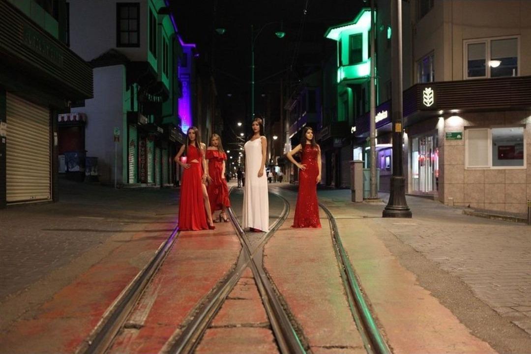 Bu Defileyi Kimse İzlemedi....