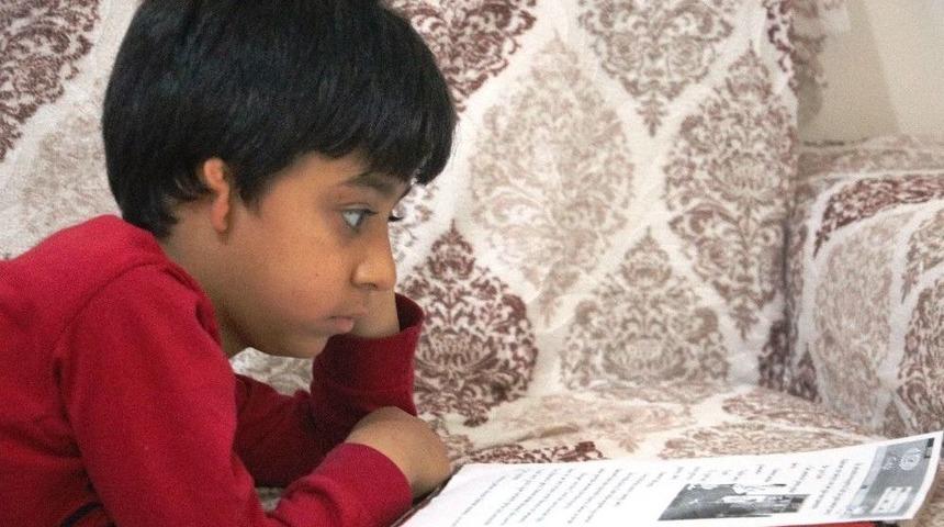 Sağ Kulağı Doğuştan Kapalı Olan &Ccedil;ocuk Tedavi Olmak İstiyor