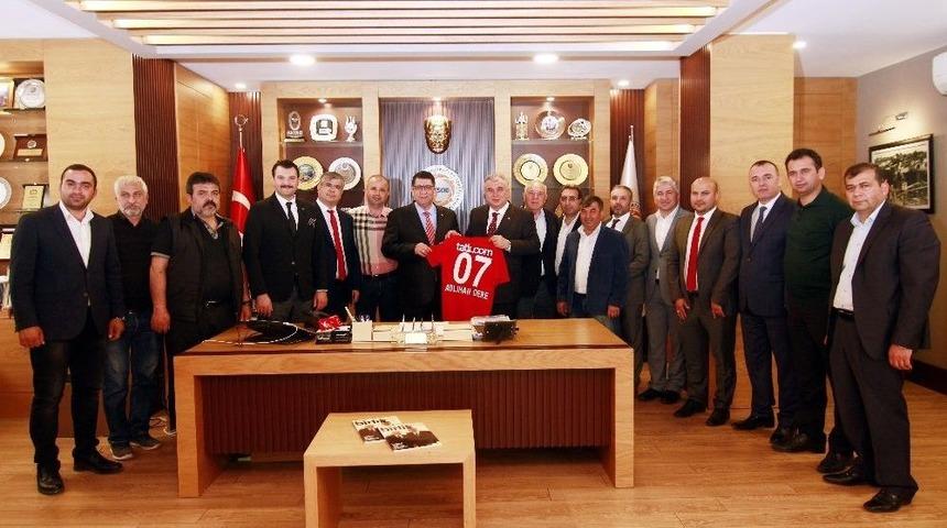 Antalyaspor Başkanı Bulut, Esnaf Odası’nda