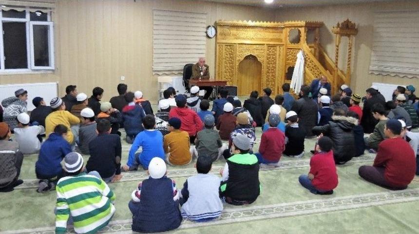 &Ouml;ğrencilere &lsquo;yaşam Ve Uyum Sorunu&rsquo; Semineri Verildi