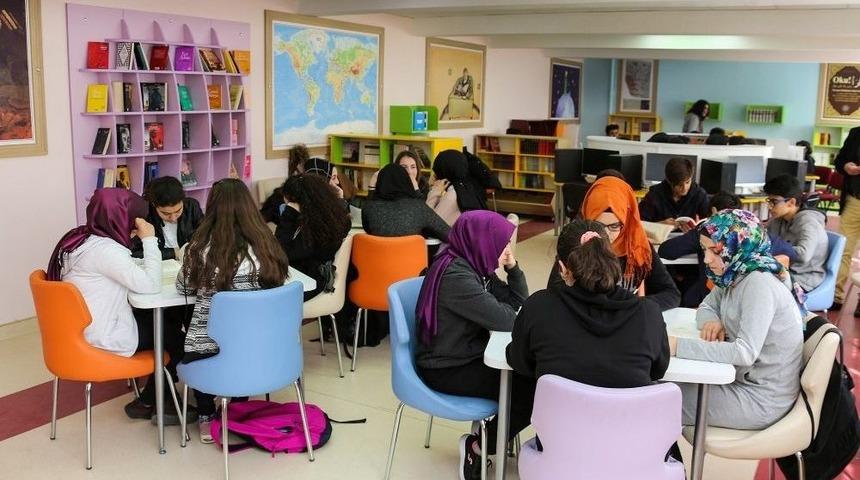 Meram’da Z-kütüphane Yoğun İlgi Görüyor