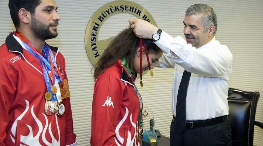 Şampiyon Kardeşler B&uuml;y&uuml;kşehir&rsquo;de