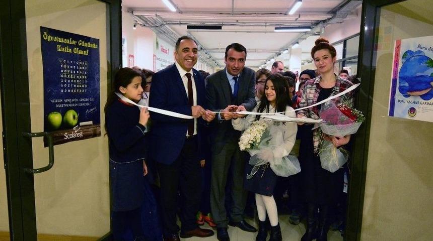 İlk Kişisel Sergisini Kendi Okulunda A&ccedil;tı