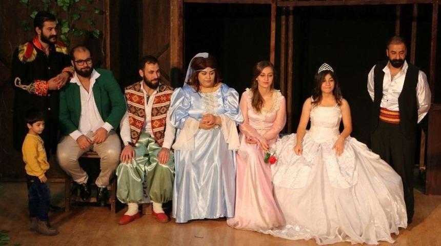 &Ccedil;ocuklar Şehir Tiyatrosuyla Eğleniyor