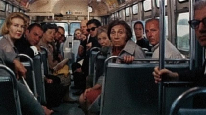 Biz İnsanlara Bakmıyorken İnsanların Bize Baktığını Nasıl Hissederiz?