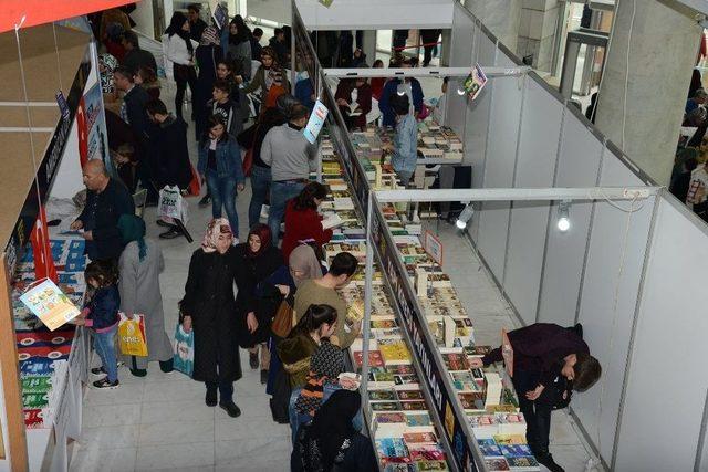 Konya Kitap Günleri’ne 1 Haftada 100 Bin Ziyaretçi