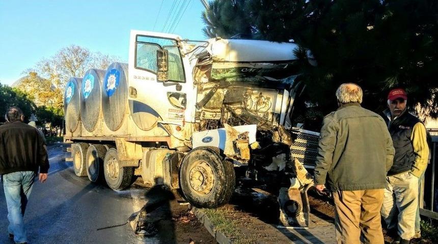 G&ouml;z&uuml;n&uuml; G&uuml;neş Alan Tanker S&uuml;r&uuml;c&uuml;s&uuml; Kaza Yaptı