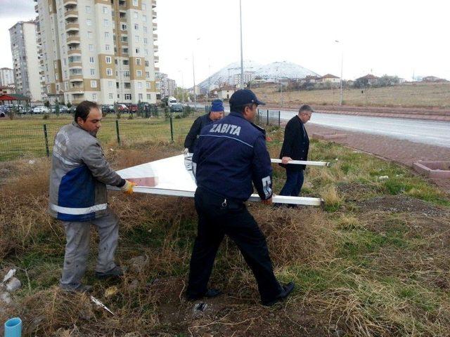 Talas’ta Görüntü Kirliliği Oluşturan Tabelalar Kaldırıldı