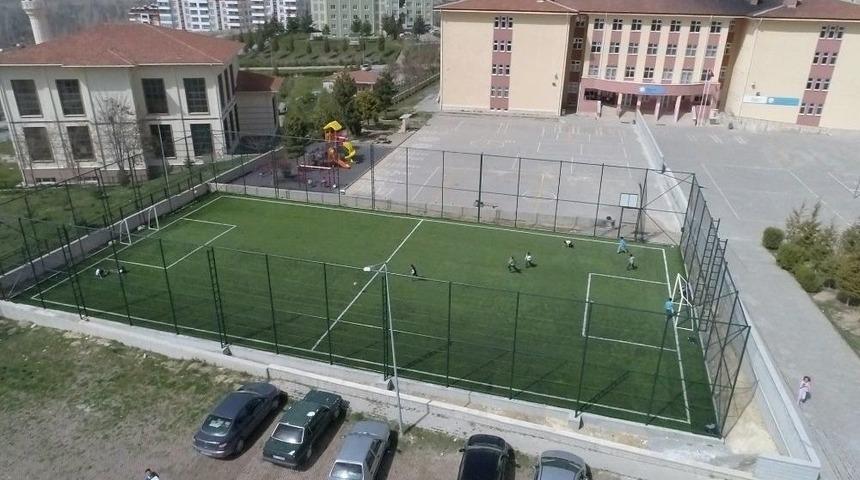 Beyşehirli Gen&ccedil;ler Artık Sentetik Sahalarda Top Koşturacak