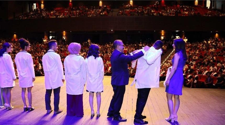 Gaziantep&rsquo;te Doktor Adayları &Ouml;nl&uuml;k Giydi, Stetoskopları Verildi