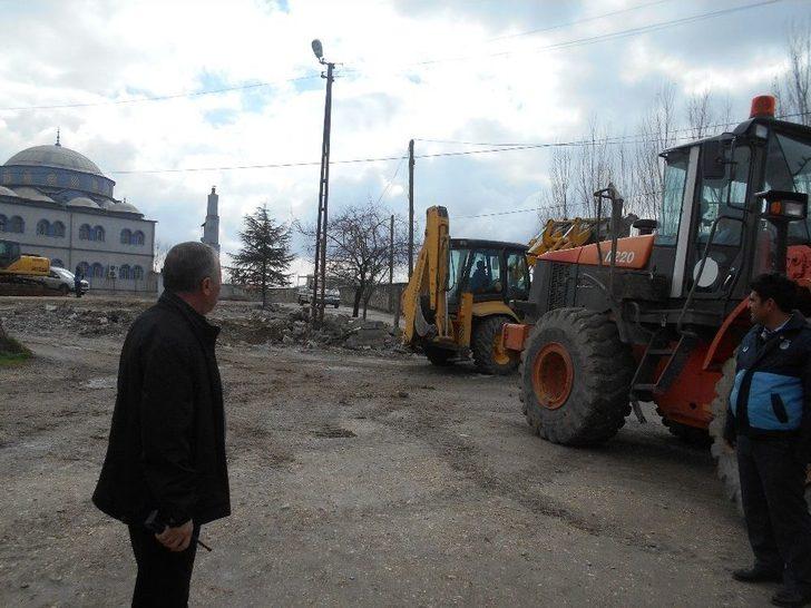 Tuşba’da Tehlike Oluşturan Metruk Yapılan Yıktırılıyor G1