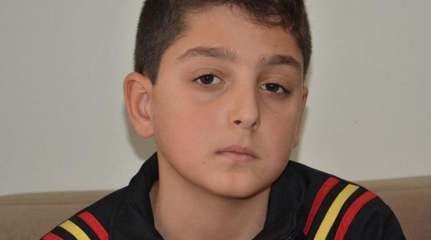 12 Yaşındaki Abd&uuml;lvahid İyileşmek İ&ccedil;in Yurt Dışından Gelecek İlacı Bekliyor