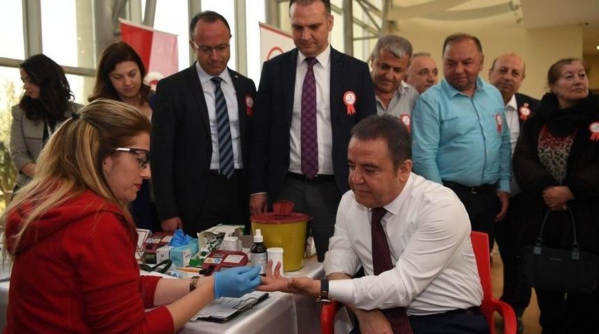 Başkan B&ouml;cek&rsquo;ten Kan Bağışına Destek