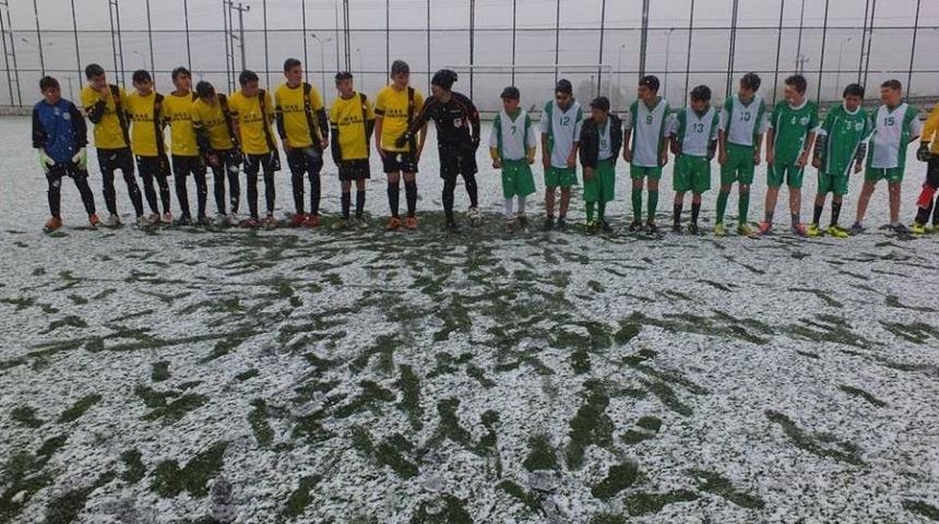 Minik Futbolcular Tir Tir Titrerken O Bere İle Ma&ccedil;a &Ccedil;ıktı