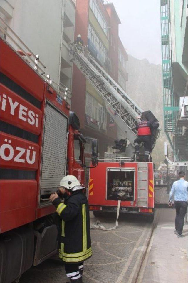 Amasya’da İş Merkezinde Korkutan Yangın