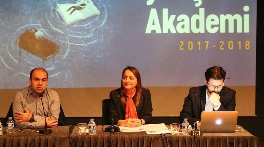 B&uuml;y&uuml;kşehir Akademi&rsquo;de Dersler S&uuml;r&uuml;yor