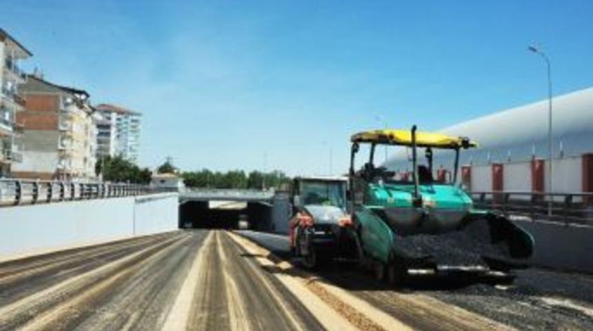 Larende Alt Ge&ccedil;idinde Asfaltlama &Ccedil;alışması Başladı