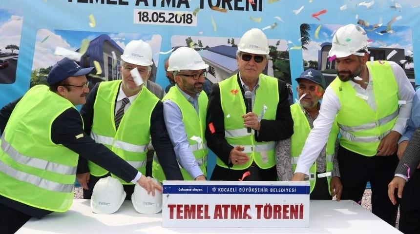 Kartepe Yarı Olimpik Y&uuml;zme Havuzu&rsquo;nun Temeli Atıldı