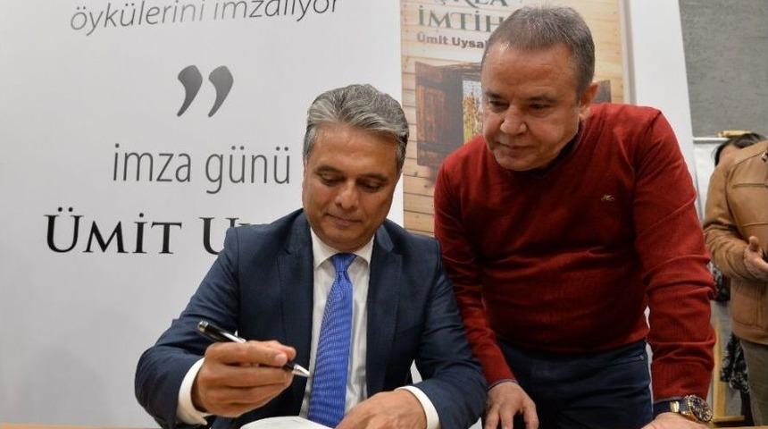 Başkan Uysal, Kitap Fuarında Okurlarıyla Buluştu
