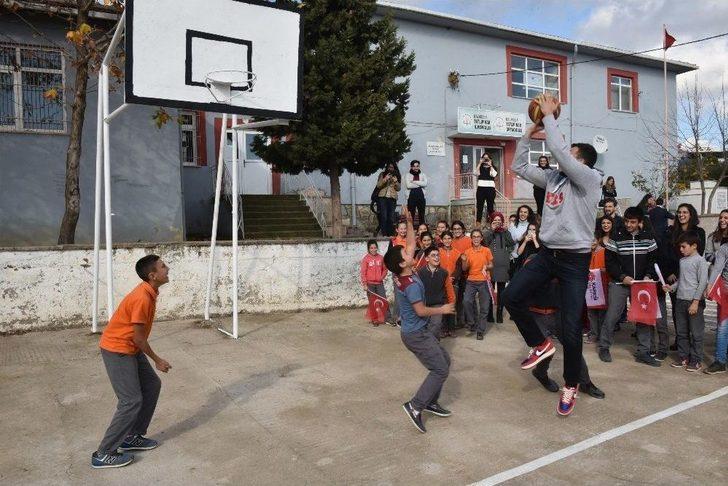 Köyde Karesispor Rüzgarı Esti G2