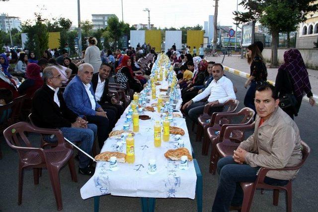 Bismil Belediyesi’nin İftar Programına Yoğun İlgi