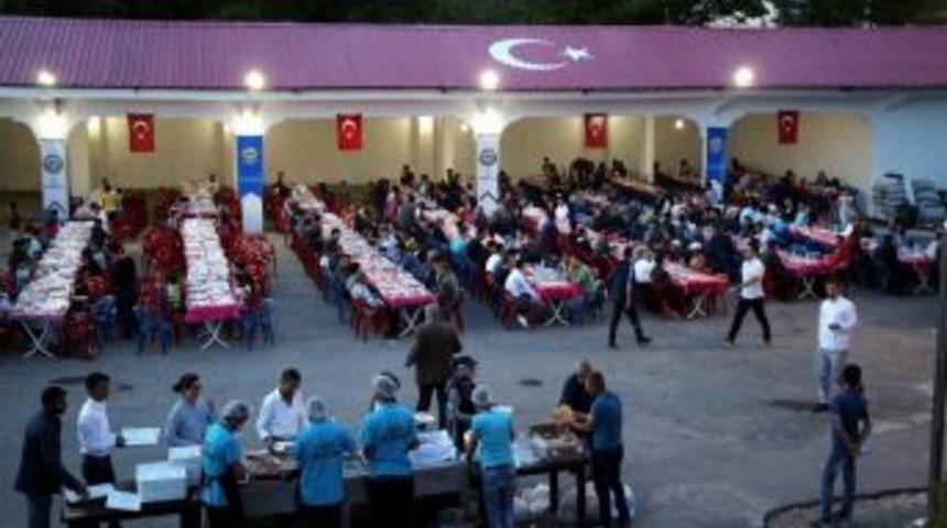 Lice Belediyesi&rsquo;nden Her G&uuml;n 500 Kişiye İftar