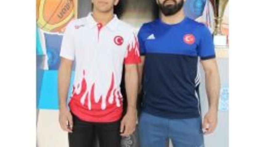 Sel&ccedil;uklu Belediyespora G&uuml;m&uuml;ş Madalya