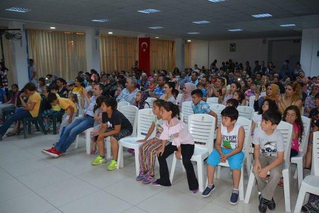 Aliağalı Çocuklardan Kukla Gösterisine Yoğun İlgi