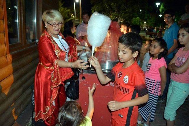 Aliağalı Çocuklardan Kukla Gösterisine Yoğun İlgi