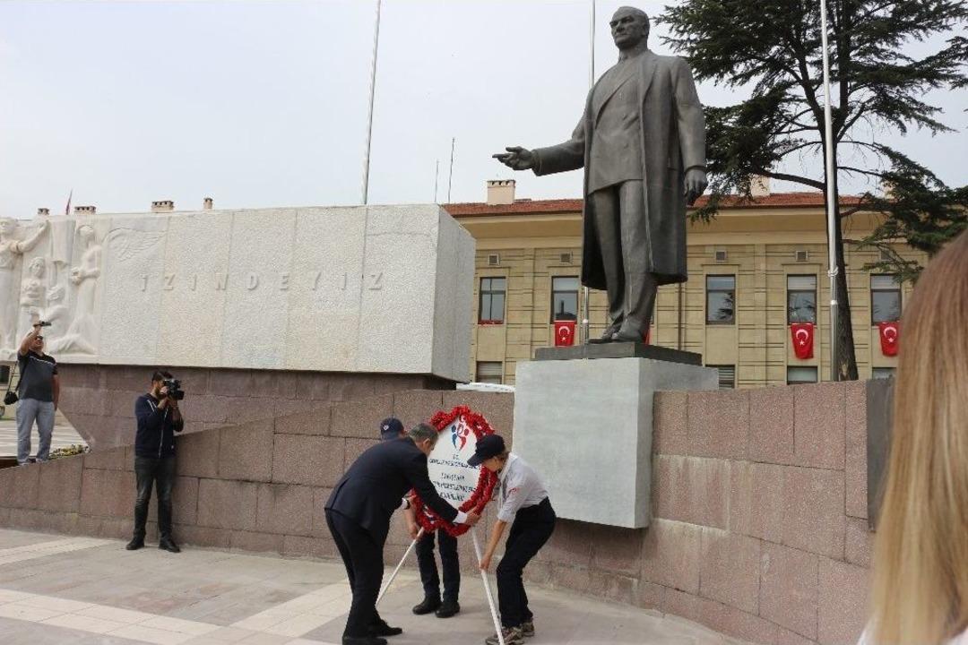 19 Mayıs, &Ccedil;elenk Merasimi İle Başladı