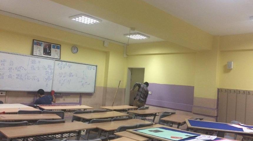 K&ouml;rfez&rsquo;de Okullar Boyanıyor