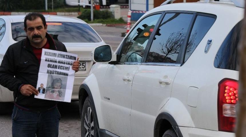 (&ouml;zel Haber) Epilepsi Hastası Adam, Trafik Lambalarında Yardım Topluyor