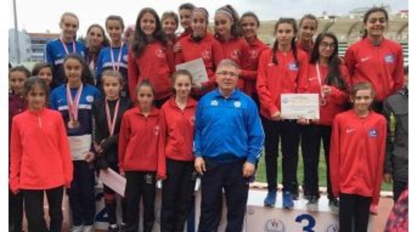 Osmangazili Atletler Işık Sa&ccedil;tı