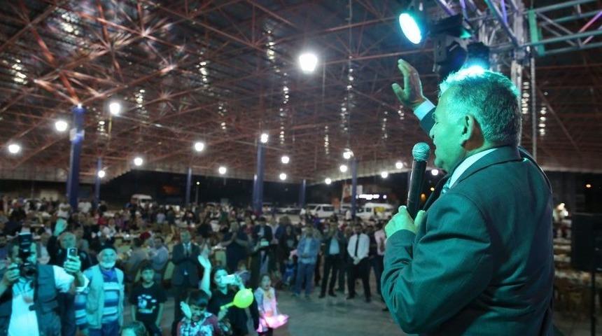 Başkan B&uuml;y&uuml;kkılı&ccedil; Yıldırım Beyazıt Mahallesi Halkıyla İftar A&ccedil;tı