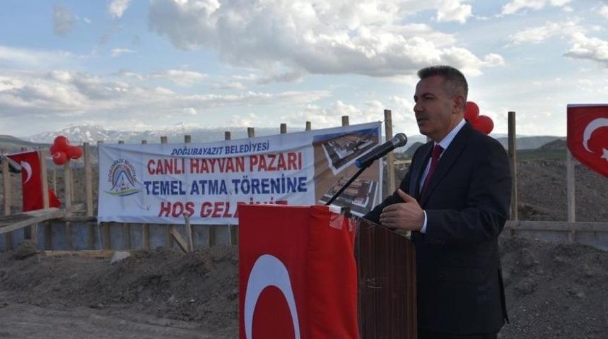Doğu Anadolu&rsquo;nun En B&uuml;y&uuml;k Canlı Hayvan Pazarı Ağrı&rsquo;da Yapılıyor