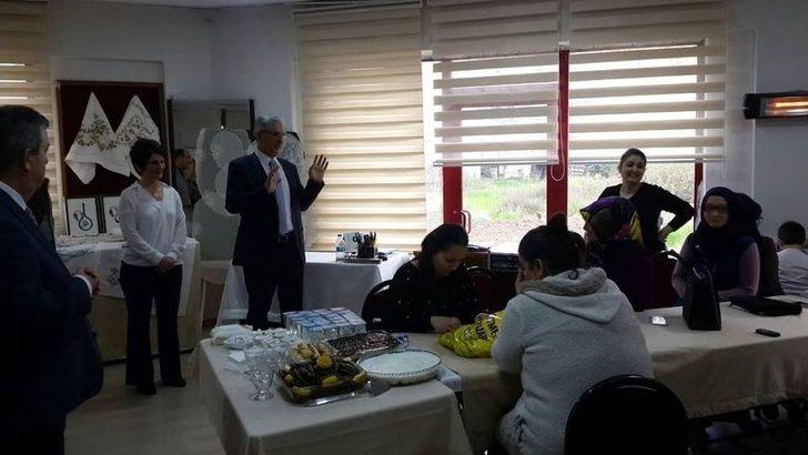 Kaymakam Madenoğlu Gülüçlü Kadınların Kursunu Ziyaret Etti G3