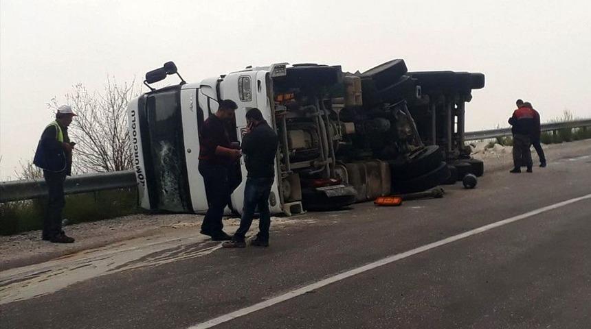 Maden Yüklü Tır Devrildi