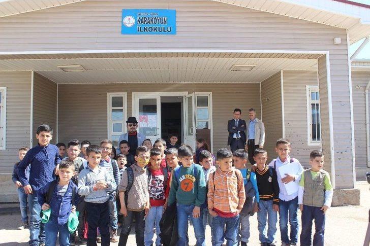 Kırsal Mahalle Öğrencileri Berber Ortamında Tıraş Oldu G4