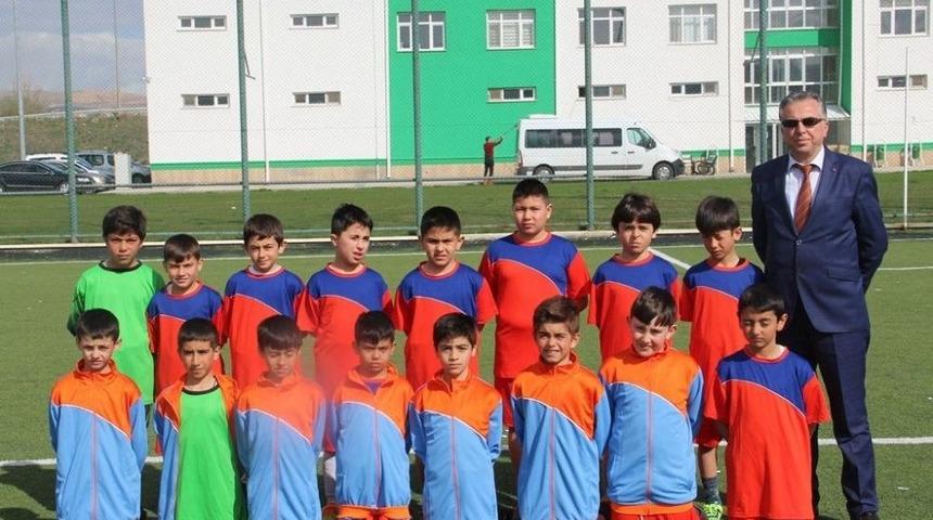 Sivas’ta İlkokullar Arası Futbol Turnuvası