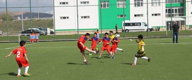 Sivas’ta İlkokullar Arası Futbol Turnuvası