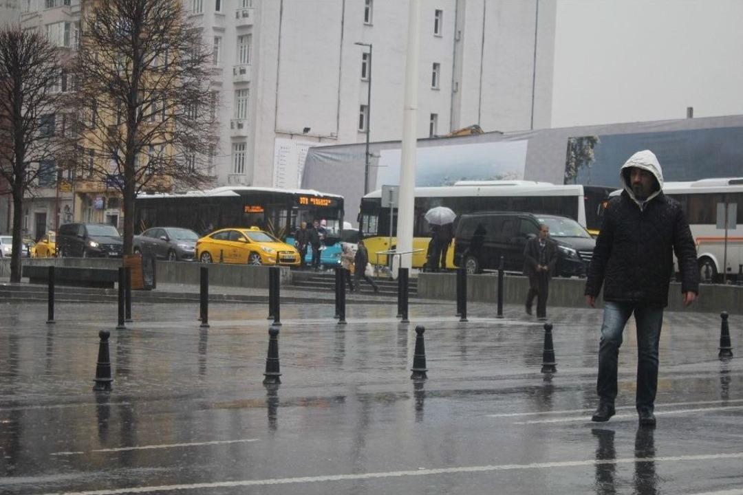 İstanbul&rsquo;da Beklenen Yağış Başladı