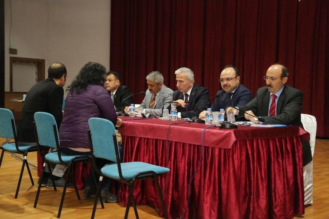 Vali Kam&ccedil;ı Vatandaşlarla Buluştu