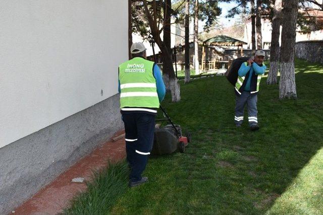 İnönü’de Park Ve Bahçeler Güzelleşiyor