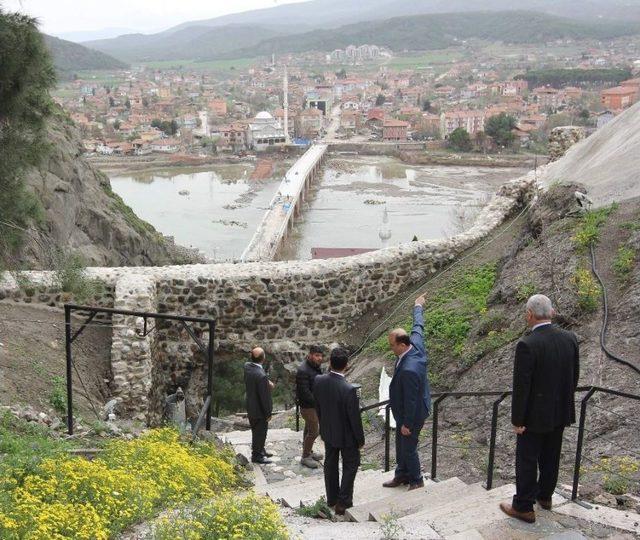 Kaymakam Alkan Restorasyon Çalışmalarını İnceledi