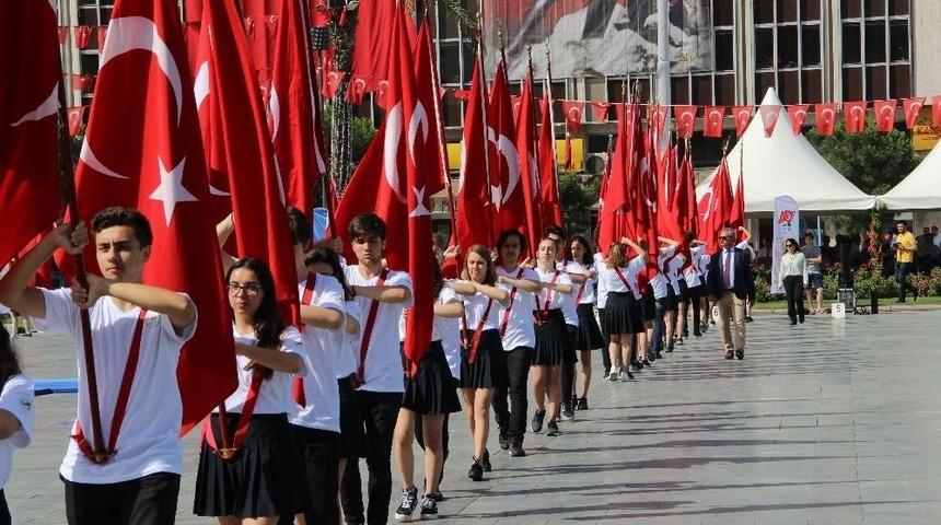 İzmir&rsquo;de 19 Mayıs Coşkusu